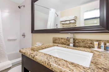 Room, 2 Queen Beds, Non Smoking, Ground Floor