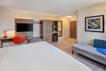Standard Room, 1 King Bed (Extra Floor Space)