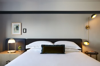 Premium Room, 2 Queen Beds (Walk-In Shower)