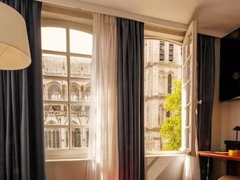 Suite, 1 King Bed with Sofa bed (Cathedral View)