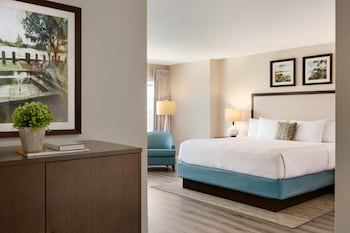 Suite, 1 King Bed, Accessible (Mobility)
