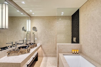 Family Suite, 2 Bedrooms, Sea View (Corner)