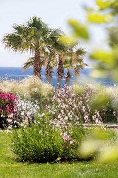Room, Partial Sea View