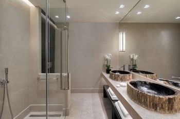 Room, Partial Sea View