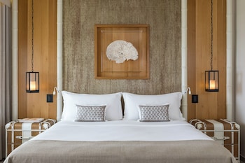 Room, Partial Sea View