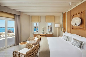 Deluxe Room, 1 King Bed, Sea View (Corner)