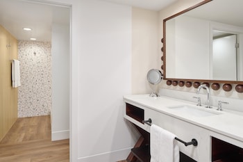 Suite, 1 King Bed with Sofa bed, Oceanfront (Diamond Head)