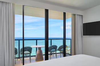 Suite, 1 King Bed with Sofa bed