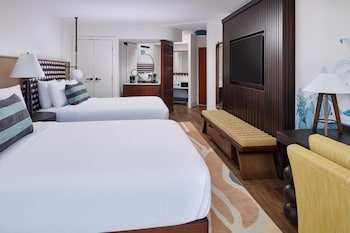 Club Room, 2 Double Beds, City View