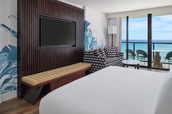 Club Room, 1 King Bed, Oceanfront