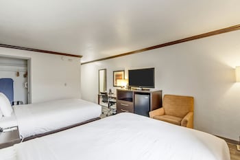Room, 2 Queen Beds, Non Smoking
