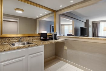Suite, 1 King Bed