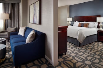 Executive Suite, 1 King Bed with Sofa bed, City View (Spacious)