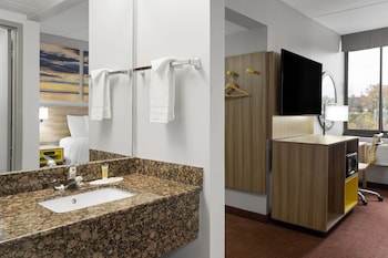 Studio Suite, 1 King Bed, Non Smoking