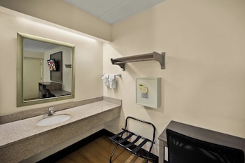 Deluxe Room, 1 King Bed (Smoke Free)