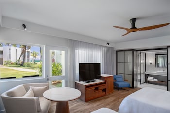 Room, 2 Double Beds, Garden View