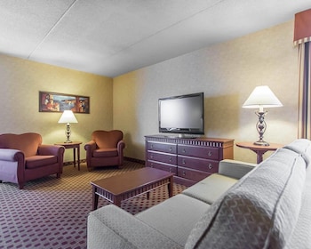 Suite, 2 Queen Beds, Non Smoking (Upgrade)