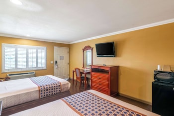 Standard Room, 2 Queen Beds, Non Smoking