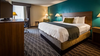 Standard Room, 1 King Bed, Non Smoking, Refrigerator