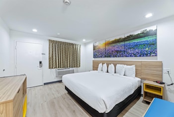 Standard Room, 1 King Bed, Non Smoking