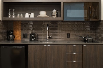 Deluxe King (with Kitchen)