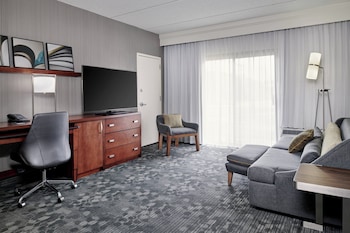 Suite, 1 Bedroom, Courtyard View