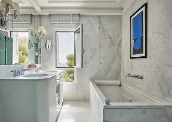 Room, 1 King Bed, Sea View