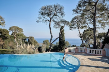 Villa (Rose Pierre)