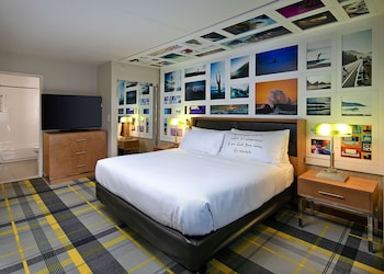 Suite, 1 King Bed, Non Smoking (Deans)