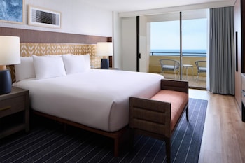 Deluxe Suite, 1 King Bed, Ocean View (One Bedroom)
