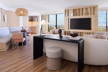 Deluxe Suite, 1 King Bed, Ocean View (One Bedroom)