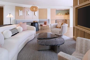 Deluxe Suite, 1 King Bed, Ocean View (One Bedroom)