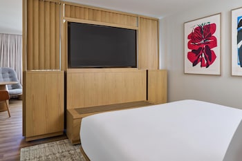 Junior Suite, 1 King Bed with Sofa bed, Ocean View