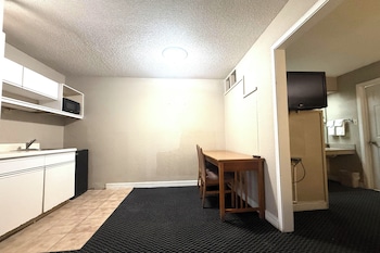 Suite (2 Full Beds)