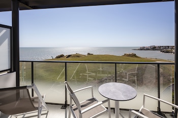 Family Room with Balcony and Sea View