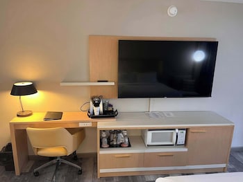 Deluxe Room, 2 Queen Beds, Non Smoking (Lakefront)