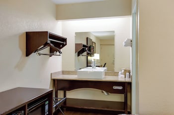 Deluxe Room, 2 Queen Beds, Non Smoking