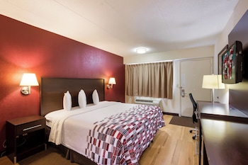 Deluxe Room, 1 King Bed, Accessible, Non Smoking (Roll-In Shower)