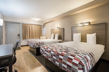 Deluxe Room, 2 Double Beds (Smoke Free)