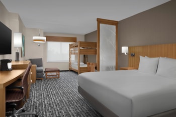 Family Room, Multiple Beds (King Bed)