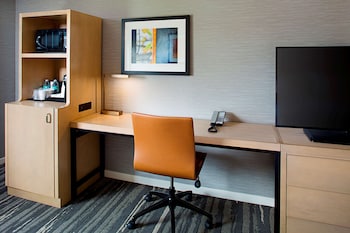 Room, 1 King Bed, Accessible, Non Smoking (hearing accessible)