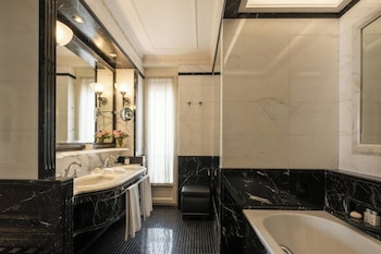 Deluxe Double Room, Multiple Beds (Grand)