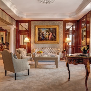 Deluxe Suite (Grand Forum)