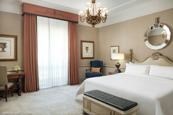 Deluxe Room, 1 King Bed