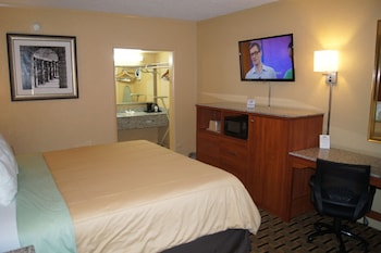 Basic Room, 1 King Bed, Non Smoking, Private Bathroom