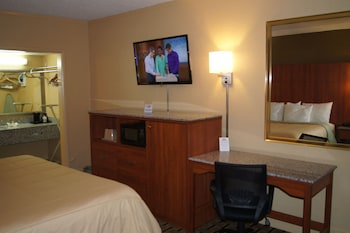 Basic Room, 2 Double Beds, Non Smoking, Private Bathroom