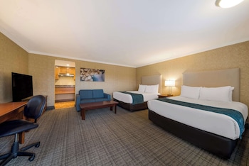 Suite, 2 Double Beds, Non Smoking, Kitchenette (with Sofabed)