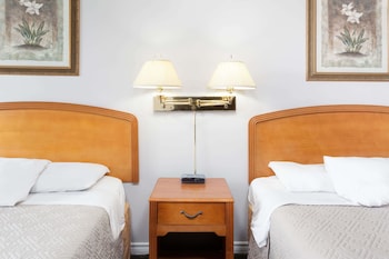 Room, 2 Queen Beds, Non Smoking