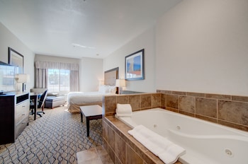 Standard Room, 1 King Bed, Jetted Tub