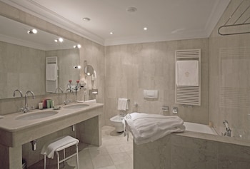 Suite Palace, Lake View